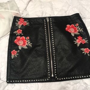 American Eagle leather floral embroidery skirt